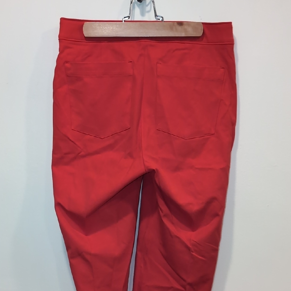 SPANX Red Cropped Pants with Elastic Waistband and Tapered Fit - Picture 7 of 9